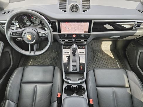Certified 2025 Porsche Macan image 24