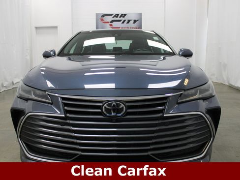 Used 2022 Toyota Avalon Limited w/ Advanced Safety Package image 2