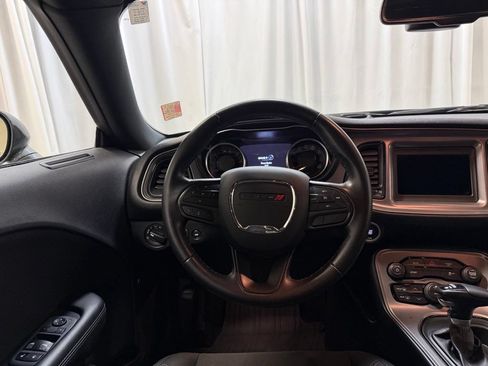 Used 2023 Dodge Challenger SXT RWD image 7