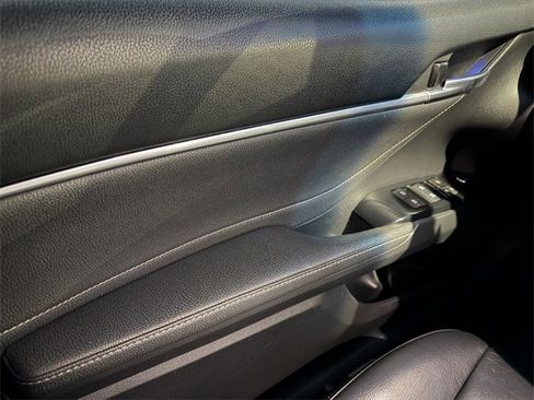 Used 2018 Toyota Camry XSE image 31