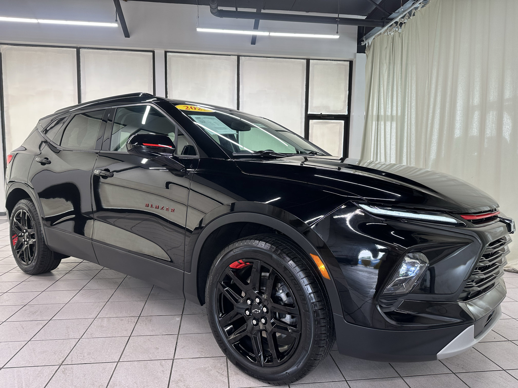 Used 2025 Chevrolet Blazer LT w/ Redline Edition AWD/4WD image 2
