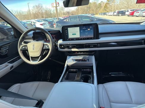 Used 2025 Lincoln Aviator AWD image 15