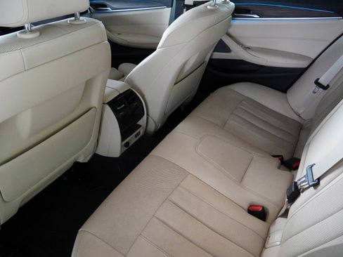 Certified 2023 BMW 530e w/ Premium Package RWD image 34