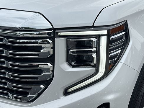 Used 2024 GMC Sierra 1500 Denali w/ Denali Reserve Package AWD/4WD image 11