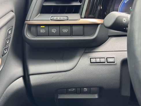 Used 2025 Toyota Crown Signia Limited image 31