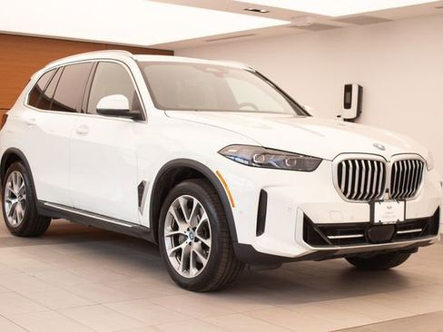 Used 2025 BMW X5 xDrive50e AWD/4WD image 5