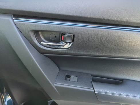 Used 2017 Toyota Corolla SE image 21