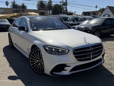Used 2022 Mercedes-Benz S 580 4MATIC Sedan w/ AMG Line Package image 3