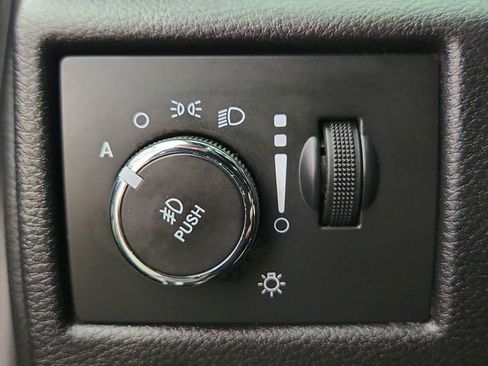 Used 2015 Jeep Grand Cherokee Overland w/ Advanced Technology Group AWD/4WD image 25