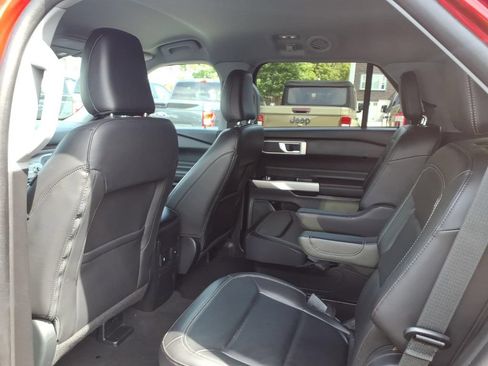 Used 2023 Ford Explorer XLT w/ Equipment Group 202A AWD/4WD image 13