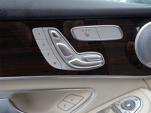 Used 2019 Mercedes-Benz GLC 300 4MATIC image 14