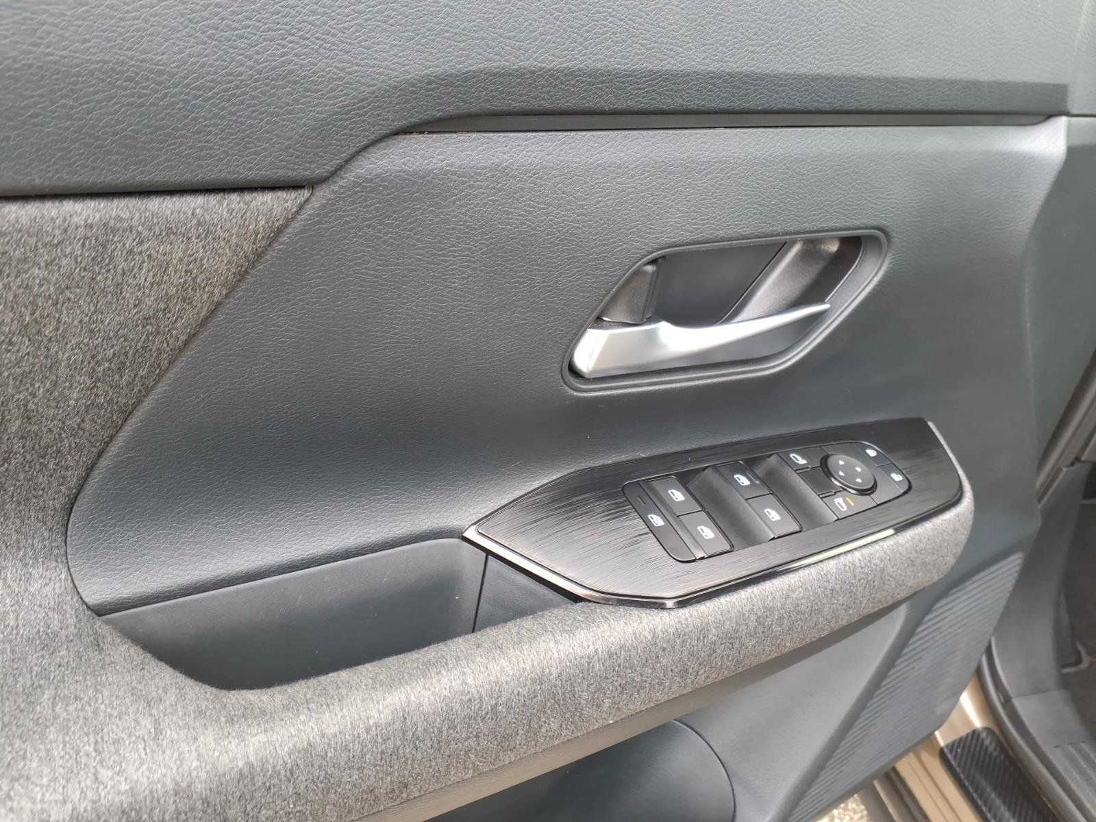Certified 2025 Nissan Kicks SV FWD image 13