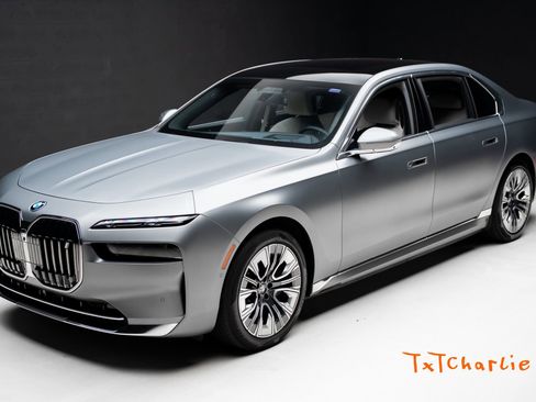 Used 2023 BMW i7 xDrive60 AWD/4WD image 1