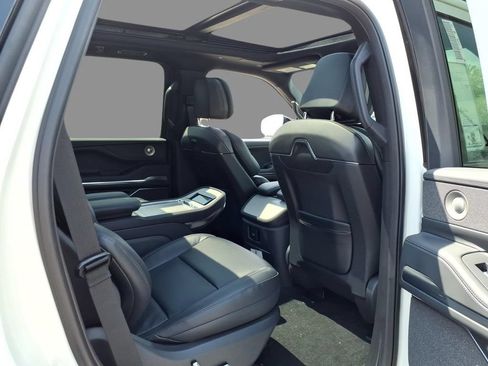 New 2027 Lincoln Navigator Reserve w/ Jet Appearance Package AWD/4WD image 10
