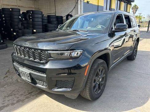 Used 2024 Jeep Grand Cherokee L Laredo image 3