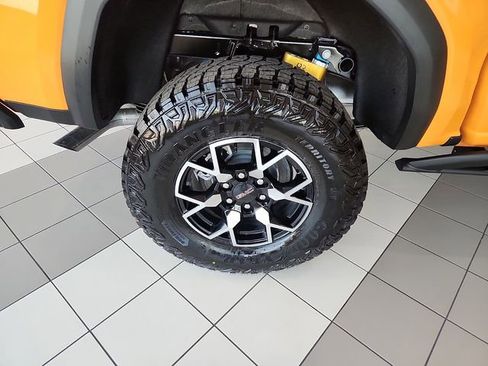 New 2026 GMC Canyon AT4X w/ LPO, Black Badging Package image 5