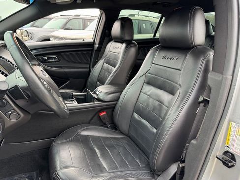 Used 2017 Ford Taurus SHO image 7