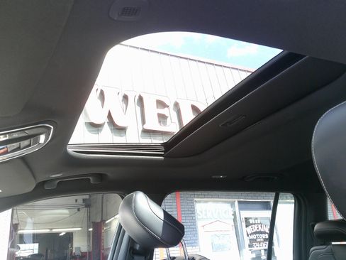Used 2023 Jeep Grand Cherokee L Laredo AWD/4WD image 14