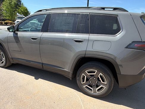 Certified 2026 Jeep Cherokee Limited AWD/4WD image 10