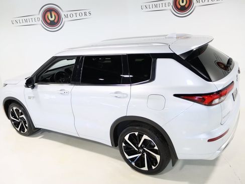 Used 2024 Mitsubishi Outlander 4WD Plug-In Hybrid image 15