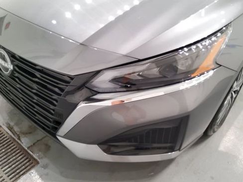 Used 2025 Nissan Altima 2.5 SV FWD image 9