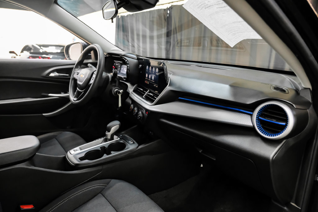 Used 2025 Chevrolet Trax LS w/ LS Convenience Package FWD image 14