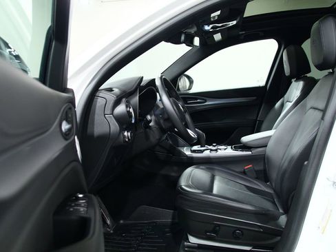 Used 2024 Alfa Romeo Stelvio Ti image 4