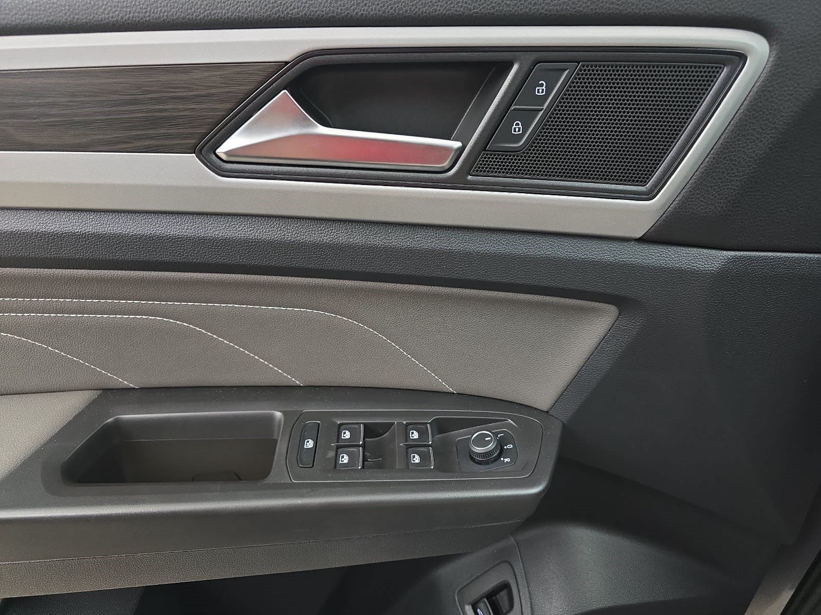 Used 2023 Volkswagen Atlas SE w/ Panoramic Sunroof Package FWD image 24