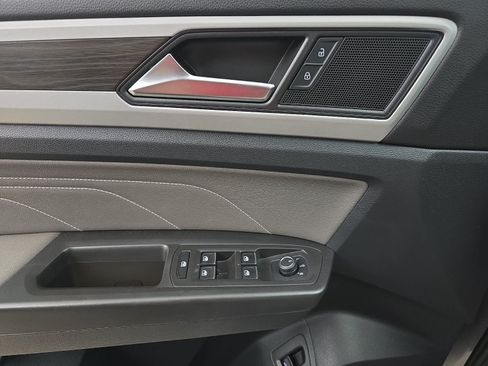 Used 2023 Volkswagen Atlas SE w/ Panoramic Sunroof Package FWD image 24