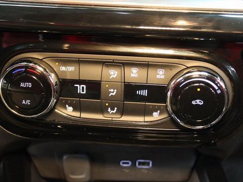 Used 2025 Chevrolet Trax RS image 25