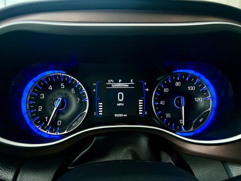 Used 2024 Chrysler Voyager LX image 20