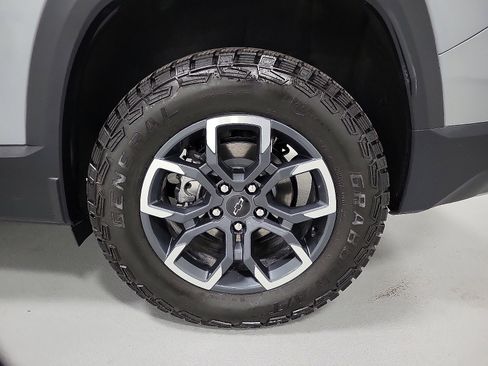 Used 2026 Chevrolet Equinox ACTIV w/ Convenience Package III image 20