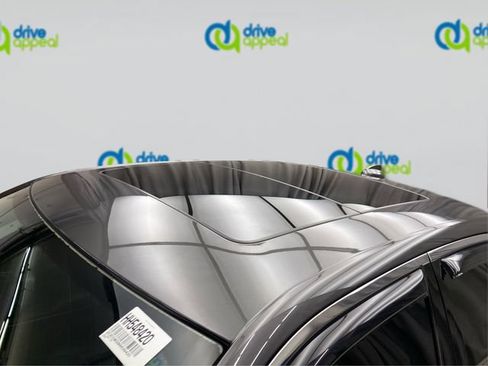 Used 2017 Chrysler 300 C AWD/4WD image 14