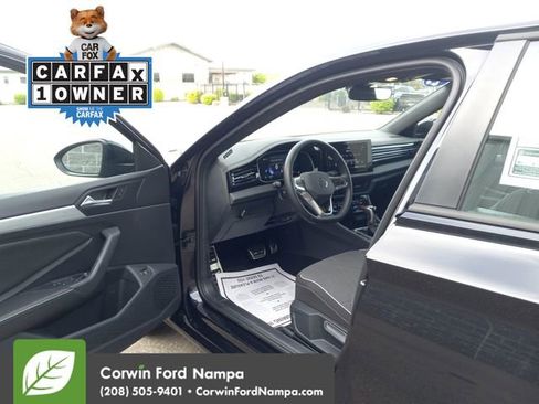 Used 2025 Volkswagen Jetta Sport FWD image 9
