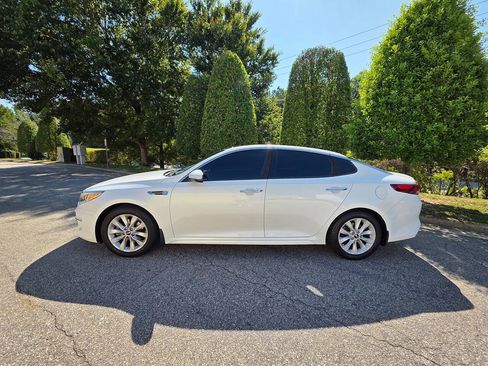 Used 2016 Kia Optima EX w/ Premium Package FWD image 2