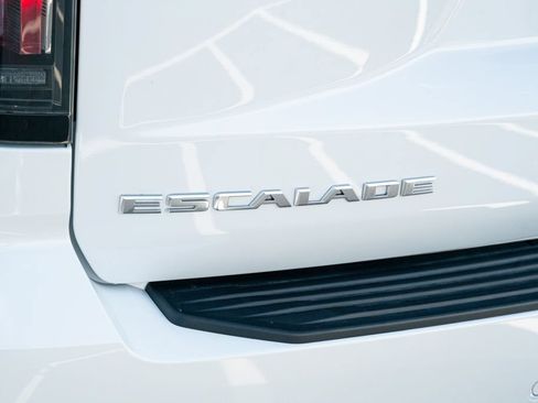 Used 2025 Cadillac Escalade Sport Platinum w/ LPO, Floor Liner Package AWD/4WD image 19