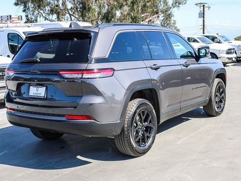 New 2026 Jeep Grand Cherokee Altitude RWD image 9