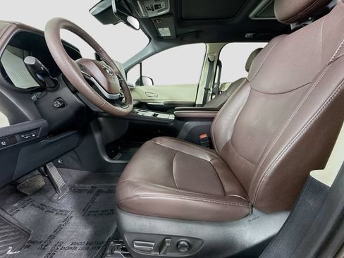 Certified 2023 Toyota Sienna Platinum FWD image 24