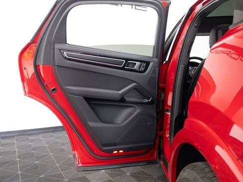Certified 2023 Porsche Cayenne GTS AWD/4WD image 27