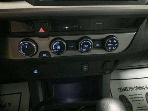 Used 2016 Toyota Tacoma SR5 image 27