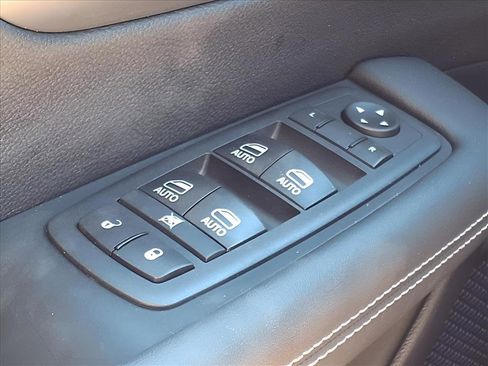 New 2026 Chrysler Pacifica Select image 18