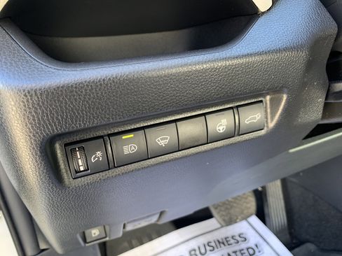 Used 2021 Toyota RAV4 XLE Premium image 13