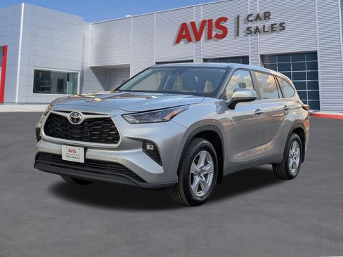 Used 2024 Toyota Highlander LE image 1