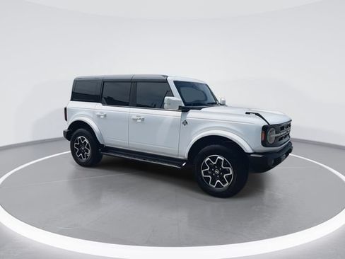 Used 2025 Ford Bronco Outer Banks AWD/4WD image 2