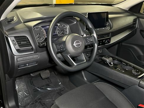 Used 2024 Nissan Rogue S image 18