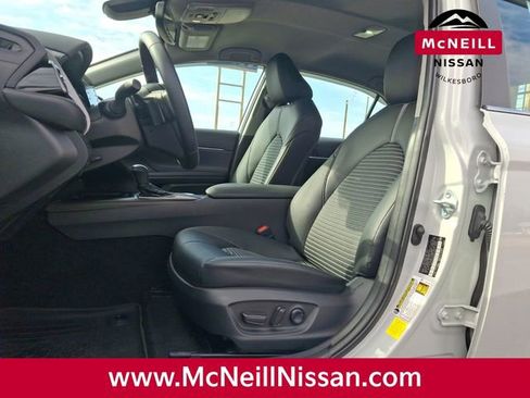 Used 2022 Toyota Camry SE w/ Convenience Package image 13