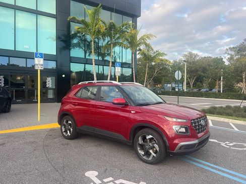 Used 2023 Hyundai Venue SEL image 5