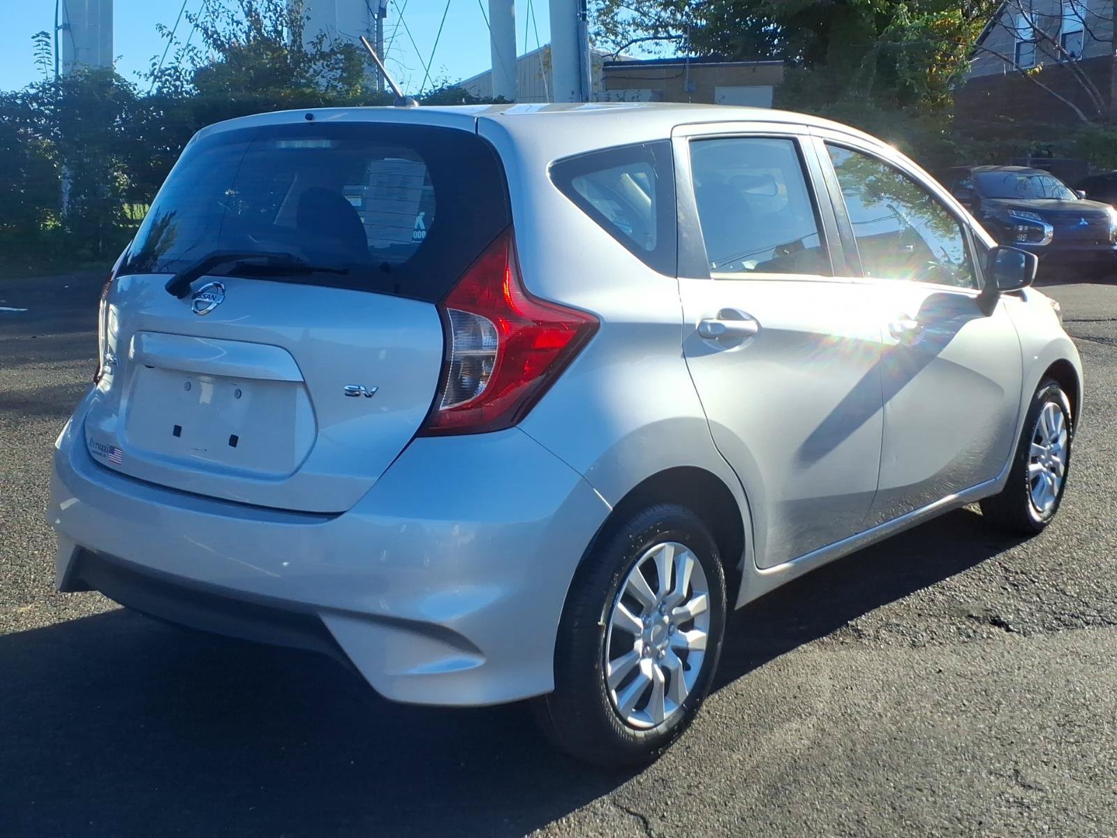Used 2019 Nissan Versa Note SV FWD image 2