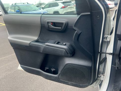 Used 2016 Toyota Tacoma SR image 23