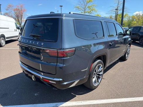 Certified 2025 Jeep Wagoneer L Series III w/ Premium Group I AWD/4WD image 3